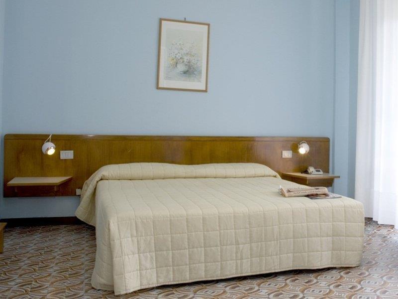 Hotel River Palace Terracina Exterior photo