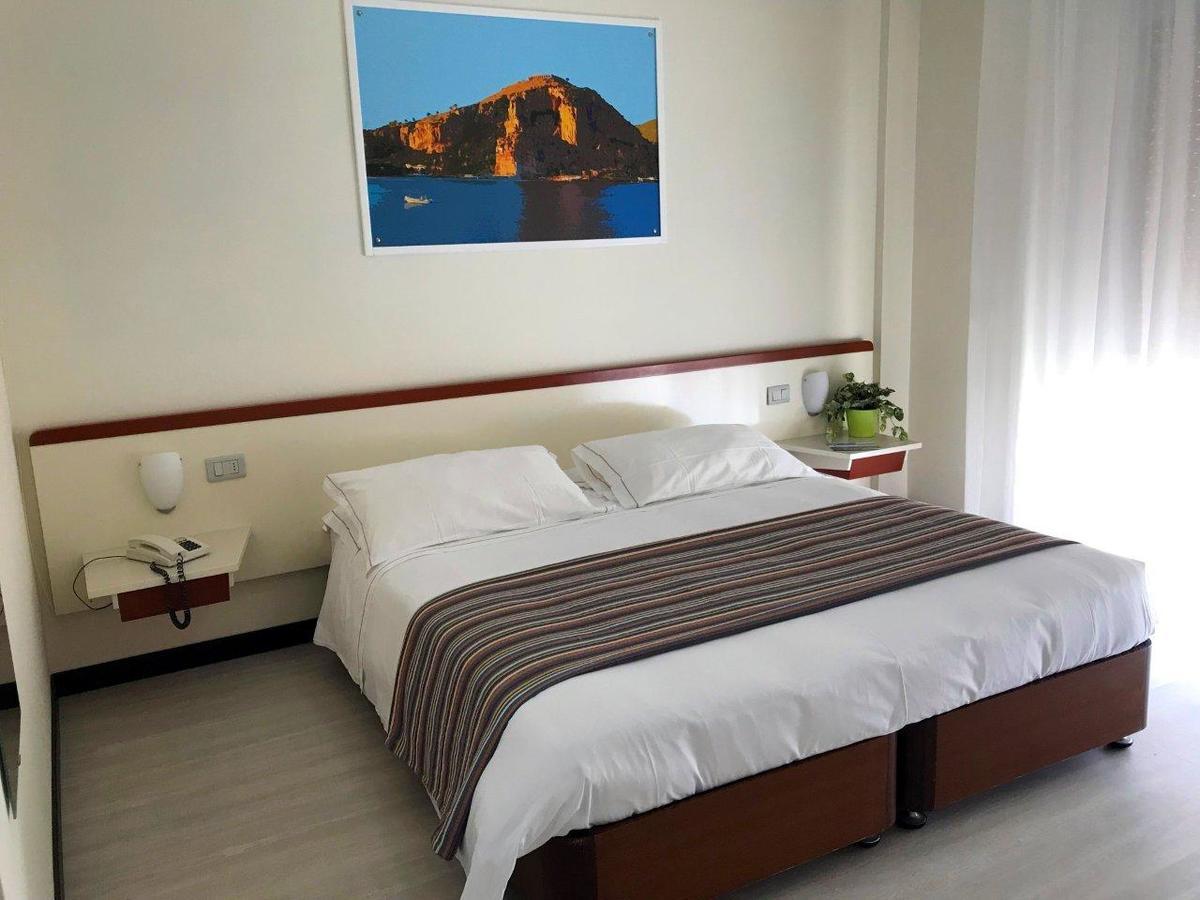 Hotel River Palace Terracina Exterior photo